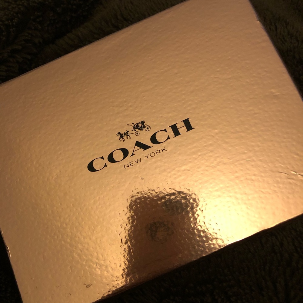 FLASH SALE!! NWT Coach Extremely RARE Floral Wristlet!!! - Picture 3 of 5